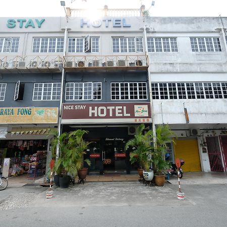 Oyo 1190 Nice Stay Hotel Raub Kültér fotó