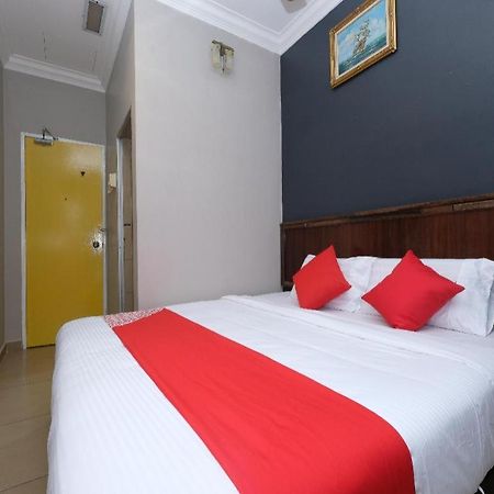 Oyo 1190 Nice Stay Hotel Raub Kültér fotó