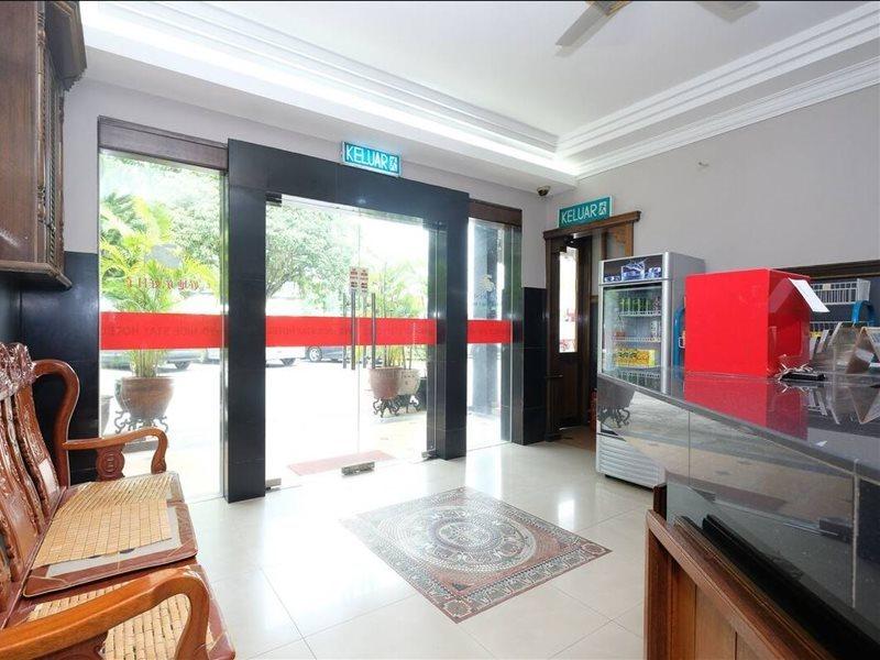Oyo 1190 Nice Stay Hotel Raub Kültér fotó