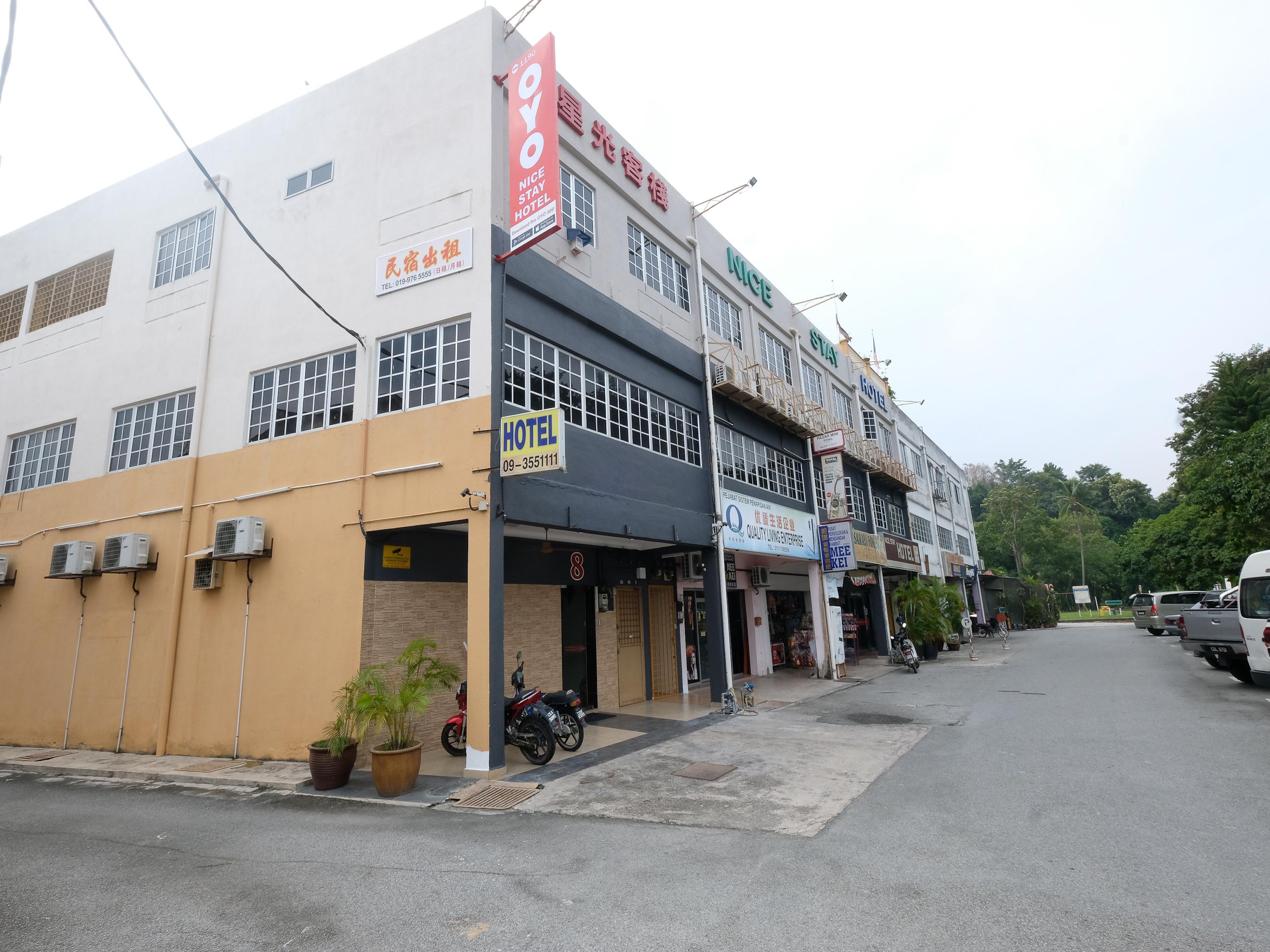 Oyo 1190 Nice Stay Hotel Raub Kültér fotó