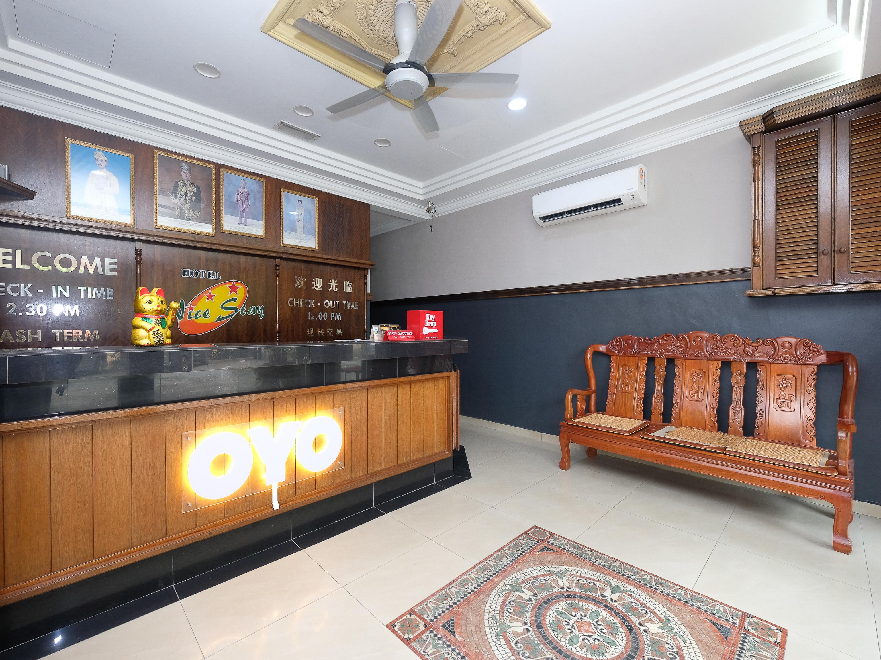 Oyo 1190 Nice Stay Hotel Raub Kültér fotó