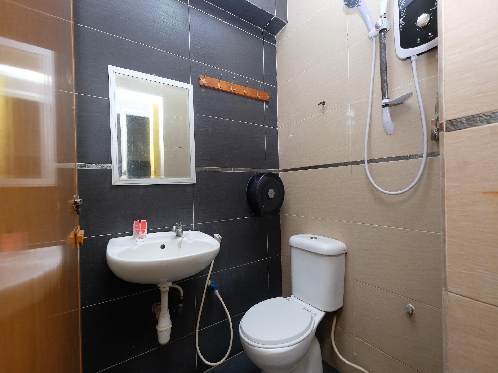 Oyo 1190 Nice Stay Hotel Raub Kültér fotó