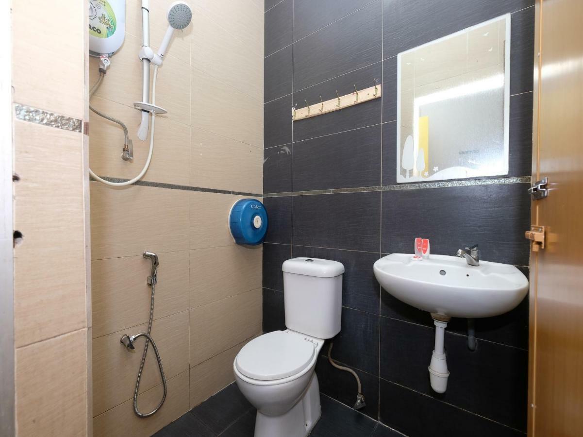 Oyo 1190 Nice Stay Hotel Raub Kültér fotó