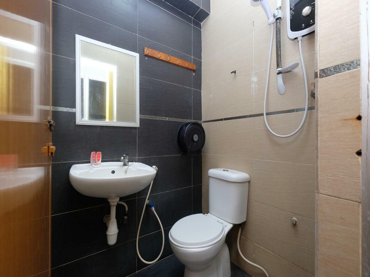 Oyo 1190 Nice Stay Hotel Raub Kültér fotó