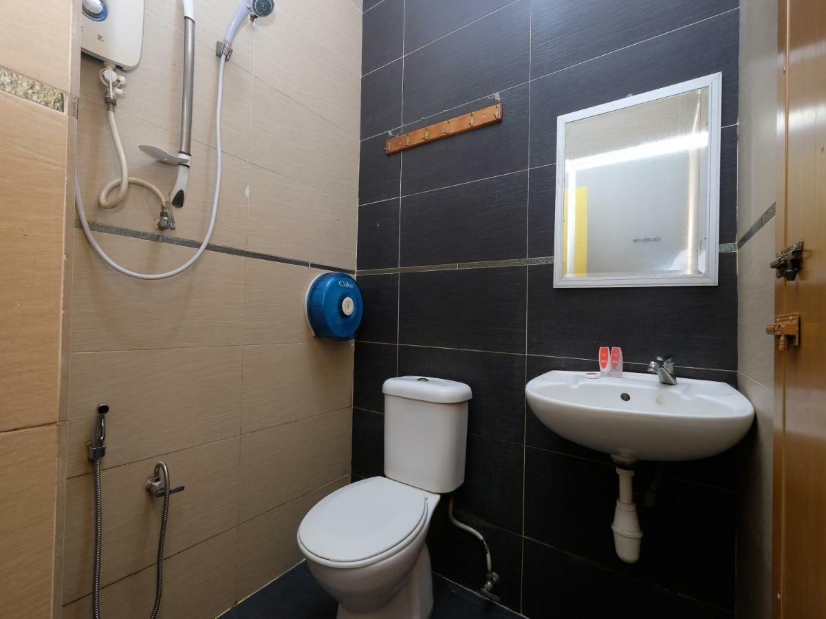 Oyo 1190 Nice Stay Hotel Raub Kültér fotó