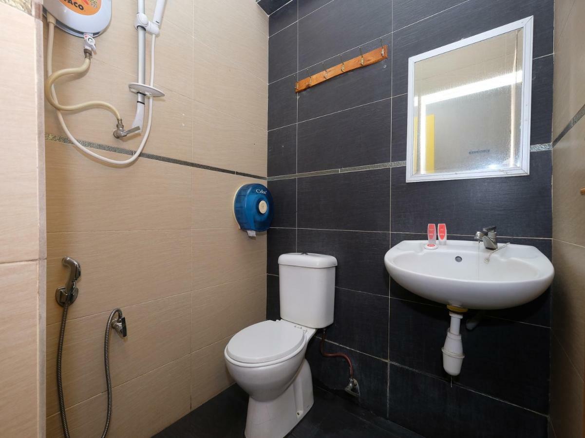 Oyo 1190 Nice Stay Hotel Raub Kültér fotó