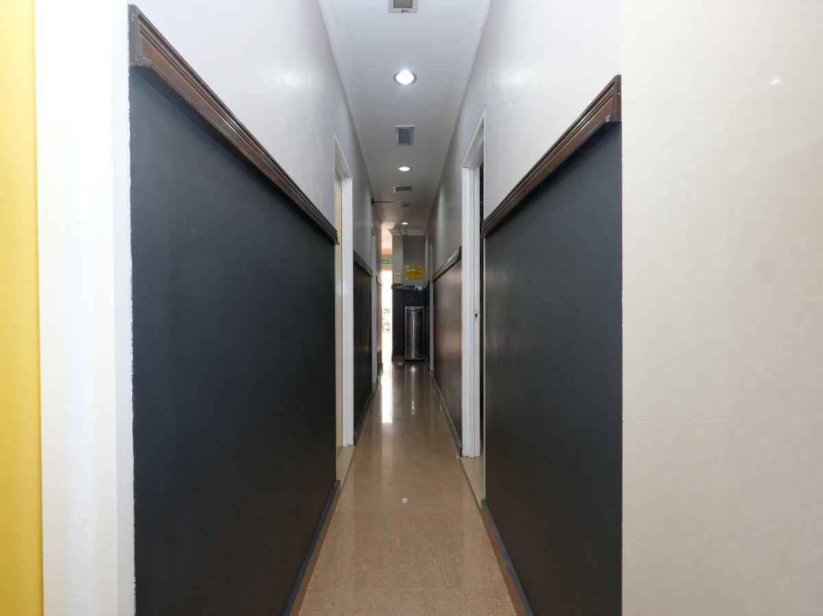 Oyo 1190 Nice Stay Hotel Raub Kültér fotó