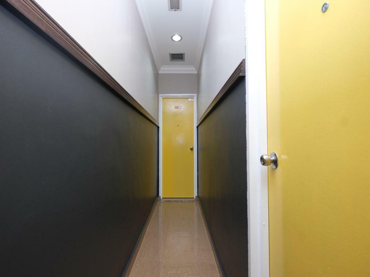 Oyo 1190 Nice Stay Hotel Raub Kültér fotó